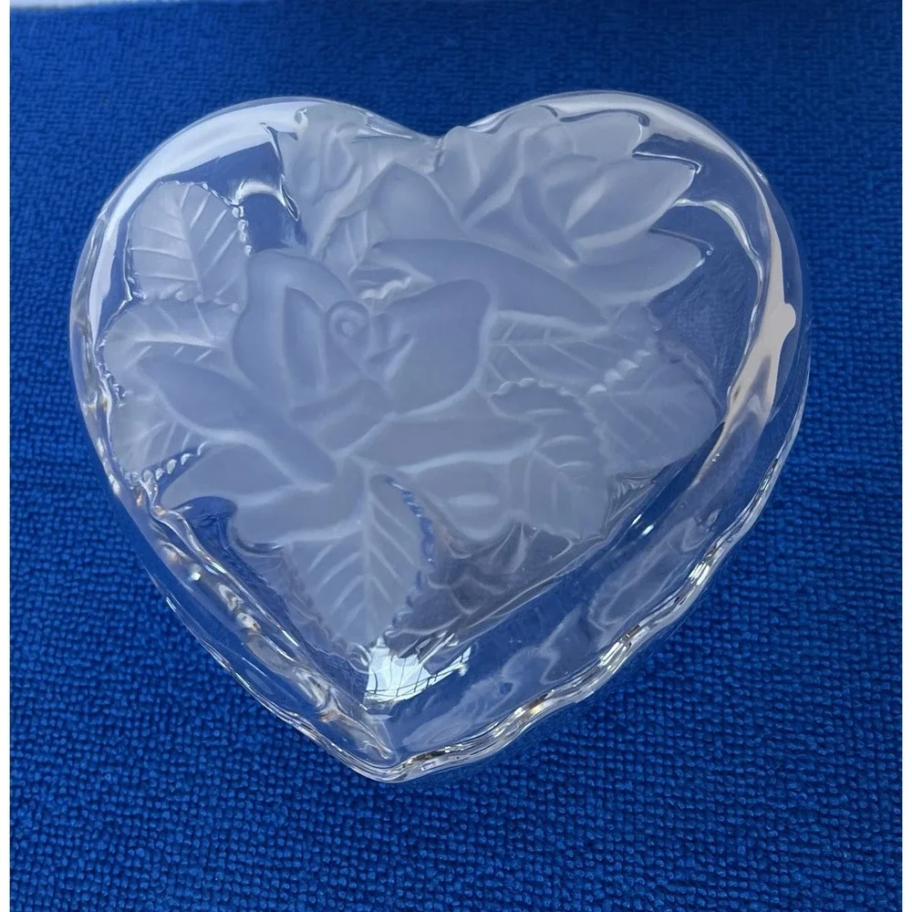 Set of 2 Vintage Glass Heart‎ Shaped Bowls With Frosted Roses together -box
